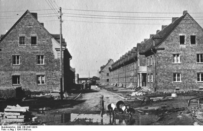 Bundesarchiv_Bild_146-2007-0054,_IG-Farbenwerke_Auschwitz.jpg