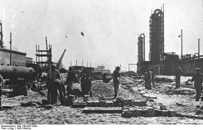 Bundesarchiv_Bild_146-2007-0069,_IG-Farbenwerke_Auschwitz.jpg