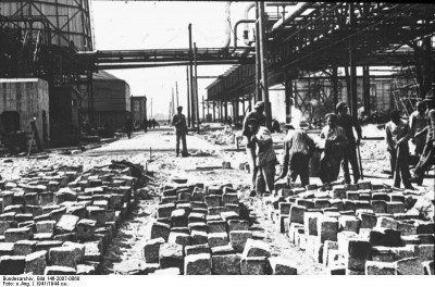 Bundesarchiv_Bild_146-2007-0068,_IG-Farbenwerke_Auschwitz.jpg