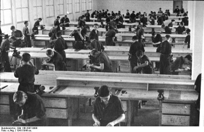 Bundesarchiv_Bild_146-2007-0088,_IG-Farbenwerke_Auschwitz.jpg