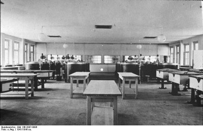 Bundesarchiv_Bild_146-2007-0086,_IG-Farbenwerke_Auschwitz.jpg