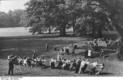 Bundesarchiv_Bild_146-2007-0098,_IG-Farbenwerke_Auschwitz.jpg