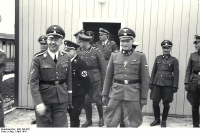 Bundesarchiv_Bild_192-352,_KZ_Mauthausen,_Himmlervisite.jpg