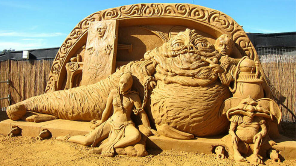 Potwory i smoki - zapierające dech w piersiach rzeźby z piasku