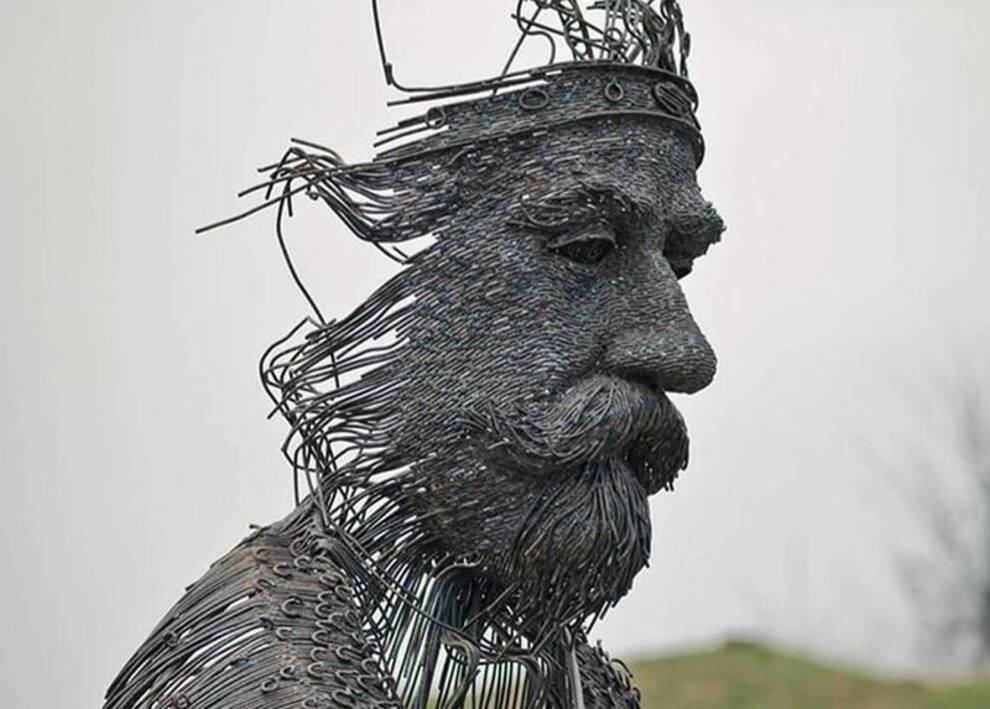 Danish sculptor creates realistic metal art objects