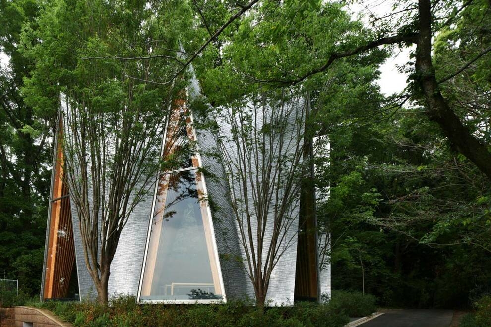 Архітектура мовою молитви: лісова каплиця від японського дизайнера