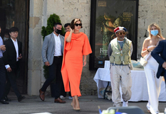 Меггі Джилленхол для свого виходу на Каннському фестивалі вибрала персикове плаття