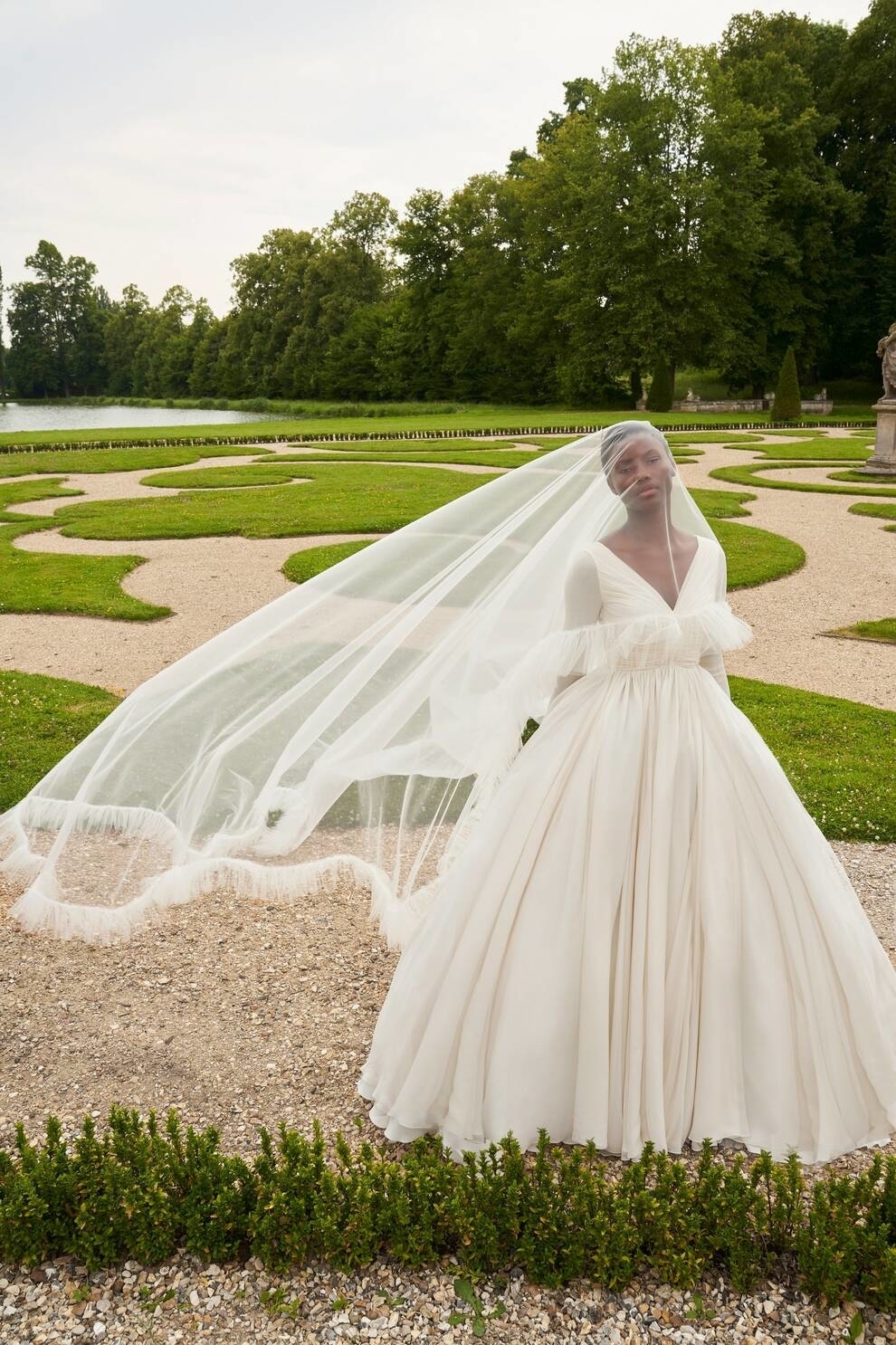 Свадебное платье, которое хочется надеть без повода: новая коллекция Giambattista Valli
