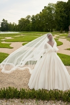 Весільна сукня, яку хочеться надіти без приводу: нова колекція Giambattista Valli
