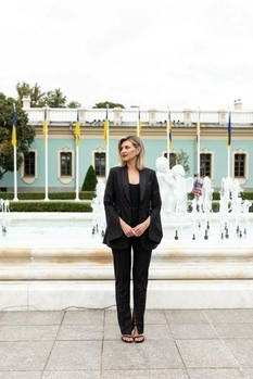 Elena Zelenskaya założyła garnitur FROLOV na obchody 30-lecia Niepodległości
