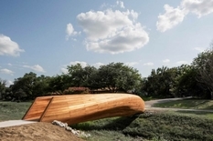 American designer designed a canoe-shaped bridge