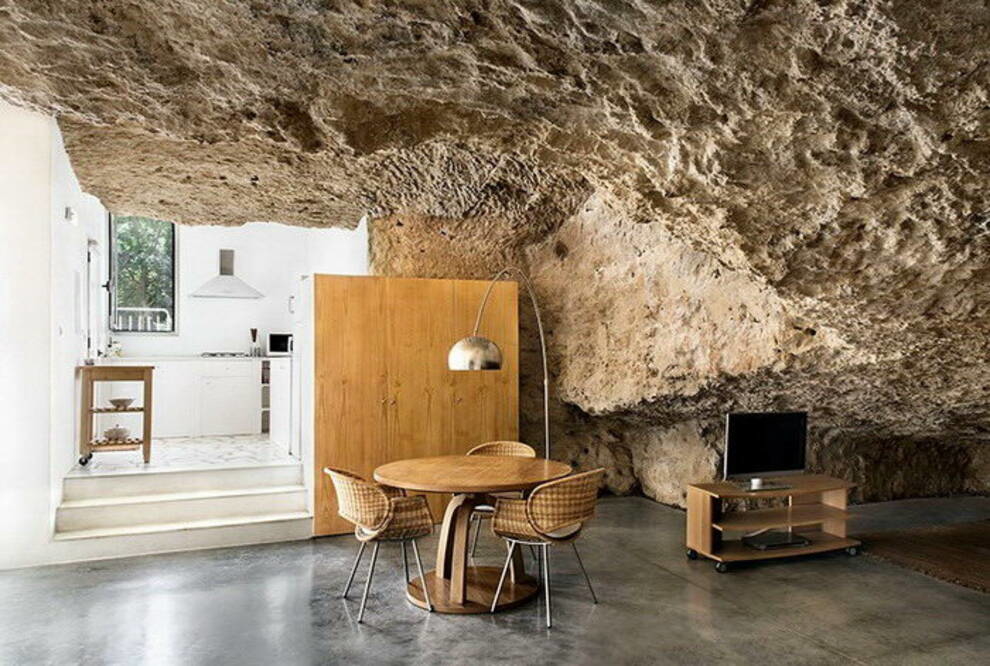 Dom w skale: włoscy architekci opracowali projekt ascetycznego mieszkania