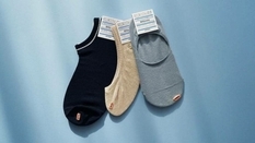 Тепер так модно! Дизайнер з Японії створила шкарпетки з діркою на великому пальці
