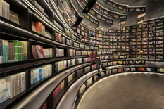 Лабиринт из книг: дизайнеры создали необычную библиотеку в Китае