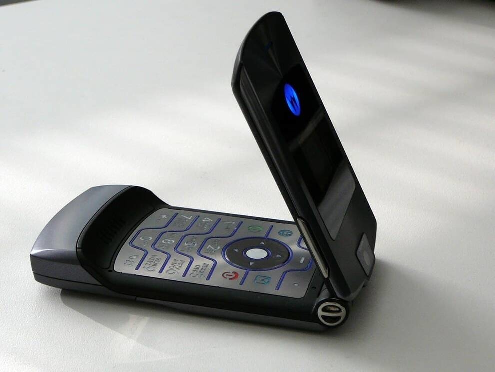 Motorola RAZR V3: remember the history of the iconic phone
