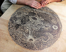 Expressive and realistic: a married couple creates engravings on plywood