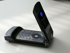 Motorola RAZR V3: згадаємо історію культового телефону