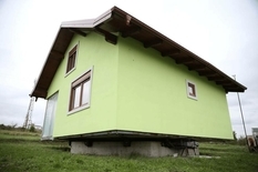 A Bosnian built a 360-degree rotating house for his wife