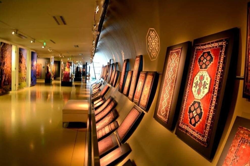Muzeum Dywanów w Baku nadal zadziwia koneserów sztuki tekstylnej
