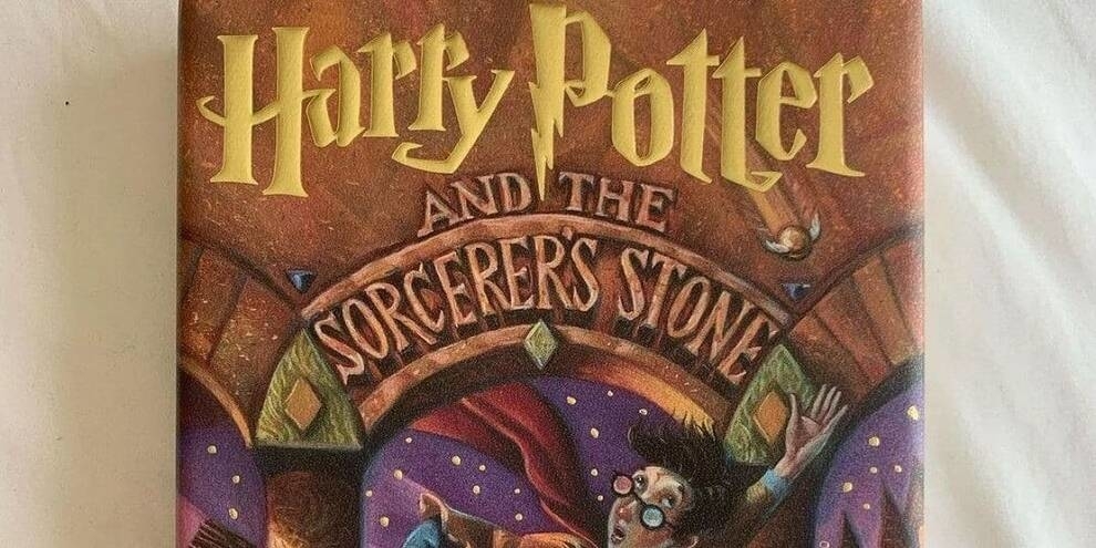 Первое издание книги о Гарри Поттере продали на аукционе почти за 500 тыс. долларов
