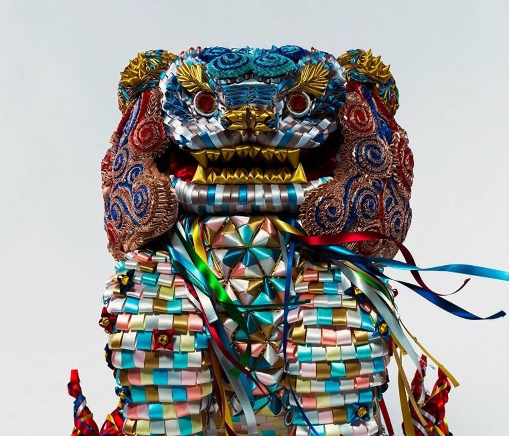 Творчий тандем з Японії вигадує дивовижні скульптури зі стрічок
