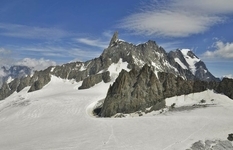 Клад альпиниста: француз, нашедший драгоценные камни на Монблане, получит их половину