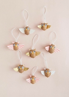 Walnut owlets: how to make handmade Christmas tree decorations in the form of forest birds?