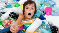 Вчені виявили, що діти поглинають мільйони частинок мікропластику на день