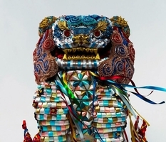 Творческий тандем из Японии придумывает удивительные скульптуры из лент