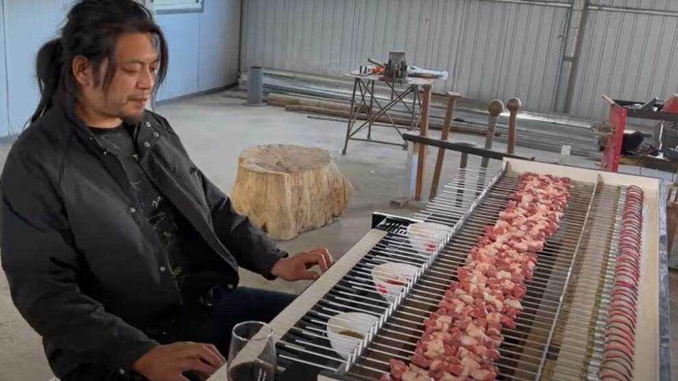 Piano-brazier: a Chinese blogger designed an unusual musical instrument