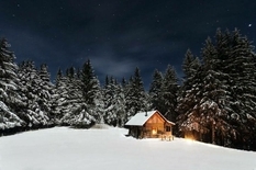 Поринути у новорічну казку: фотограф створює знімки для тих країн, де немає снігу