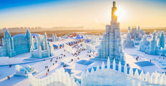 «Морозний» фестиваль: у Китаї проходить найбільша виставка фігур зі снігу та льоду