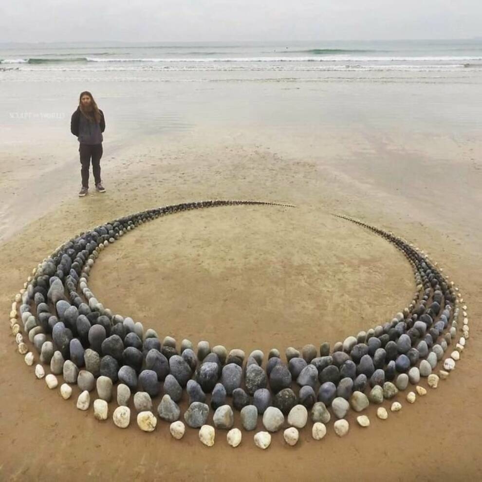 Каменные сады: художник создает скульптурные композиции на морских побережьях
