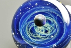 Микроскосмос на шее: японский умелец создает невероятные украшения