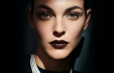 Chanel przedstawia nową szminkę w ośmiu odcieniach