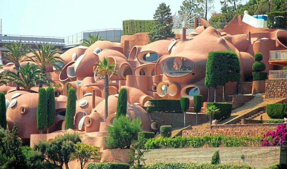 Bubble Palace of Pierre Cardin: unusual architecture