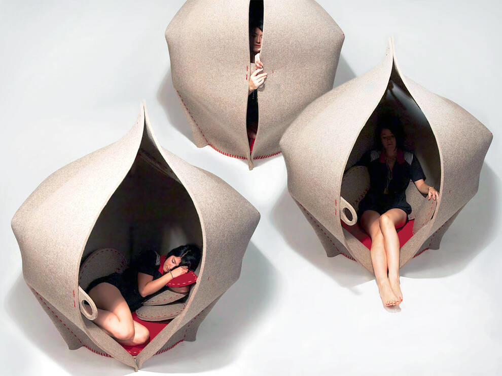 Prywatność w kokonie: projektantka Freyja Sewell stworzyła niezwykłe krzesło